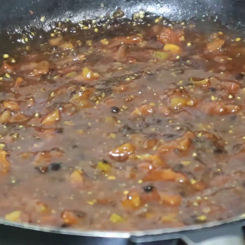 Step 3 Making black pepper sauce for vegetarian steak from tofu skin