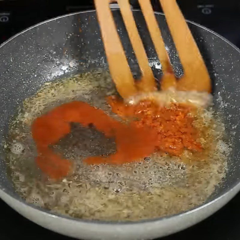 Step 3 Make the rice paper salad dressing Rice paper salad with pork cracklings