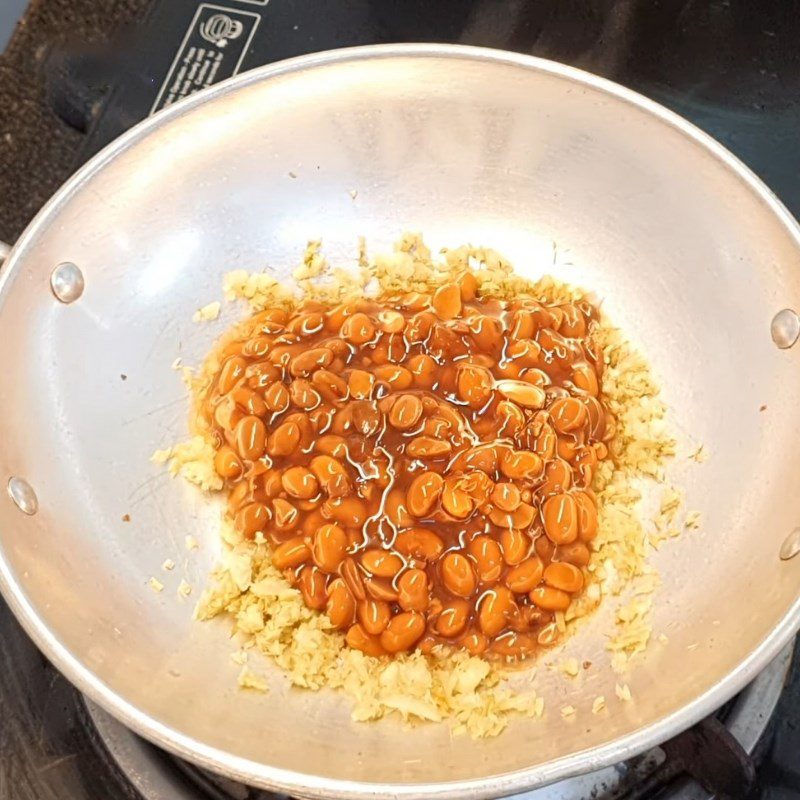 Step 4 Make the fermented soy sauce Vegetarian tofu braised with fermented soybeans