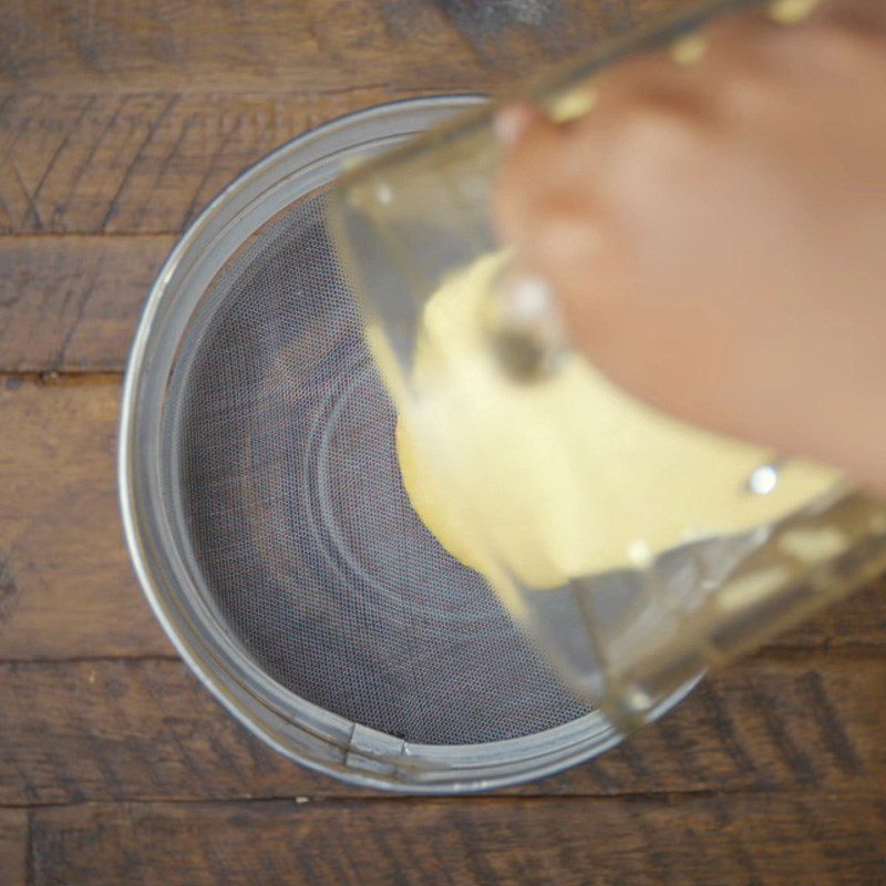 Step 6 Making mango sauce for pan-seared duck breast with vegetable cream sauce