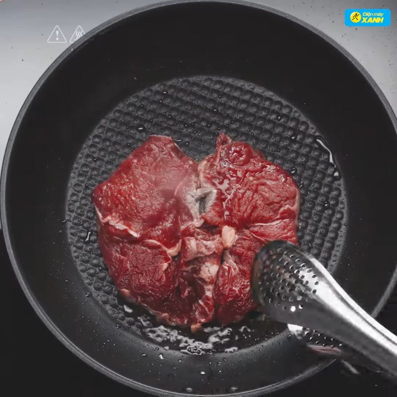 Step 3 Cooking the heart-shaped beef steak with mushroom sauce