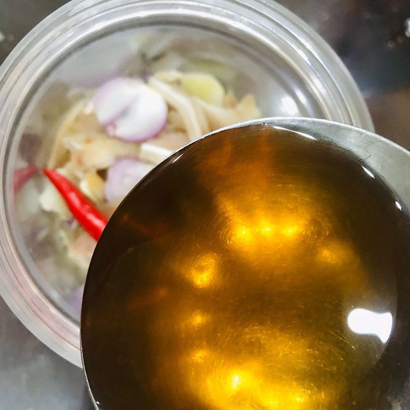 Step 4 Making pig ears soaked in fish sauce Pig ears soaked in fish sauce (recipe shared by users)