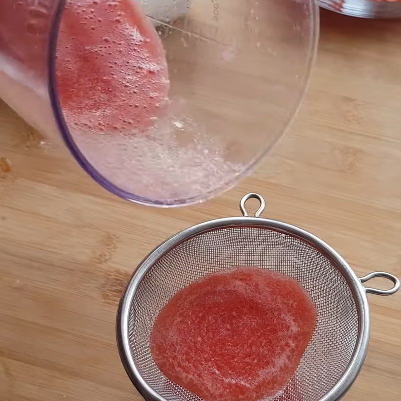 Step 4 Making watermelon jelly Watermelon yogurt charlotte cake