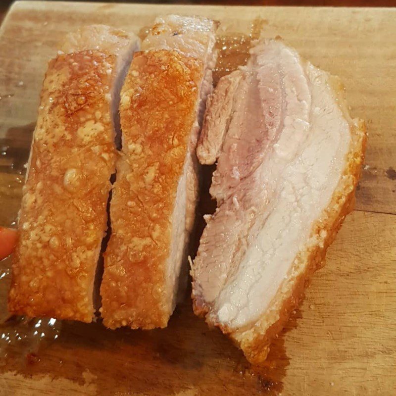 Step 2 Making crispy roasted pork belly Crispy roasted pork belly (Recipe shared by user)