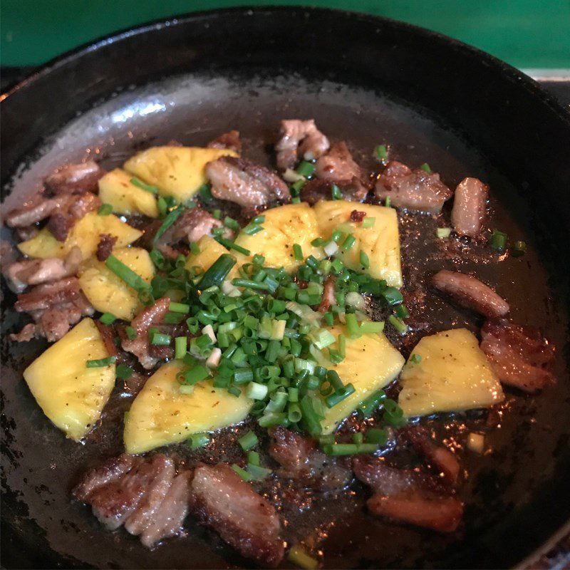 Step 2 Making Pineapple Stir-Fried Pork Pineapple Stir-Fried Pork