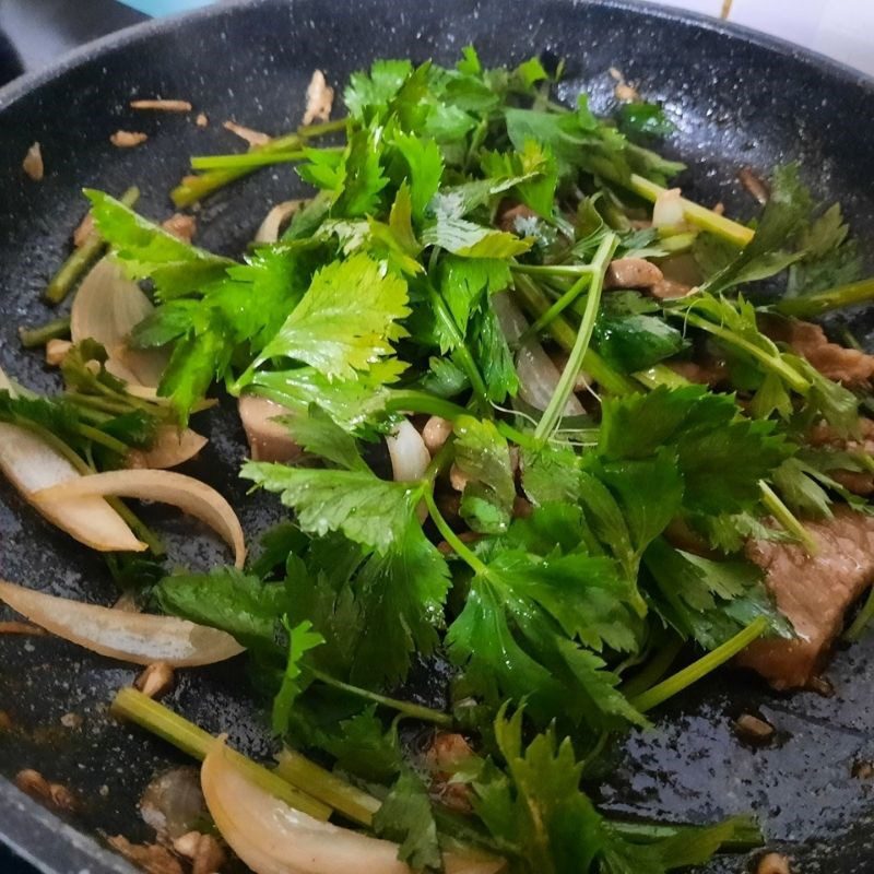 Step 3 Stir-fried pork with celery Stir-fried celery with pork (recipe shared by users)