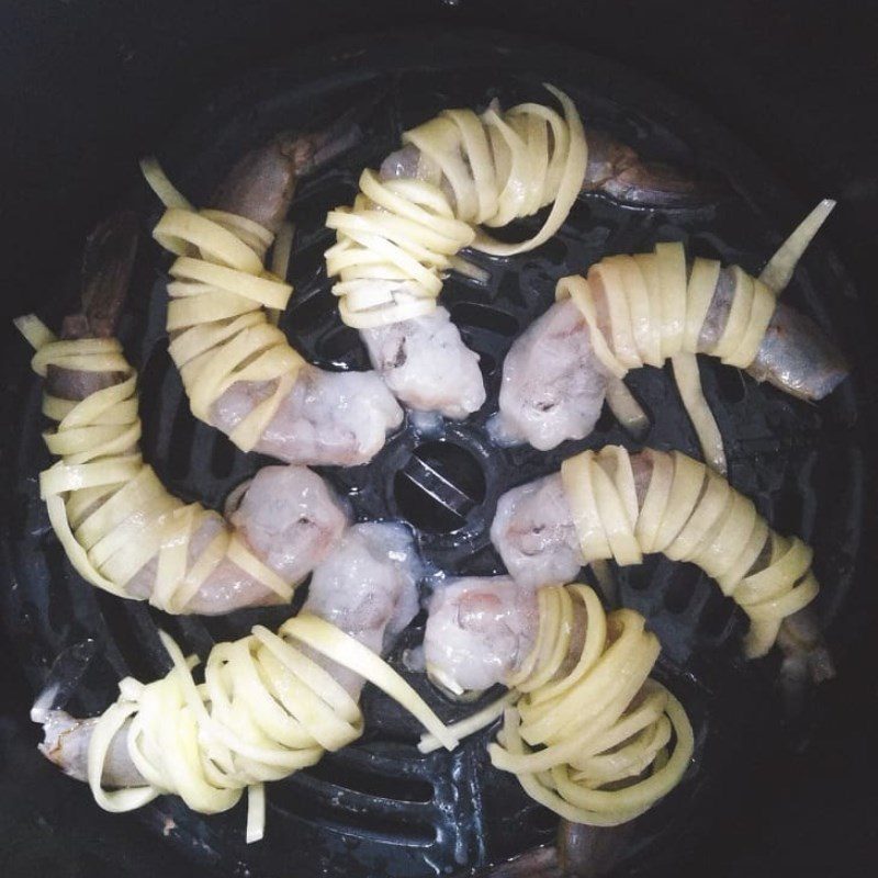 Step 3 Making fried shrimp rolls with fried potatoes Fried shrimp rolls with an air fryer