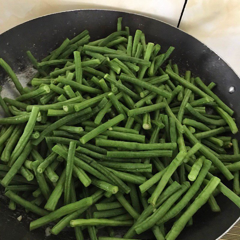 Step 3 Sautéed shrimp with green beans Sautéed green beans with shrimp