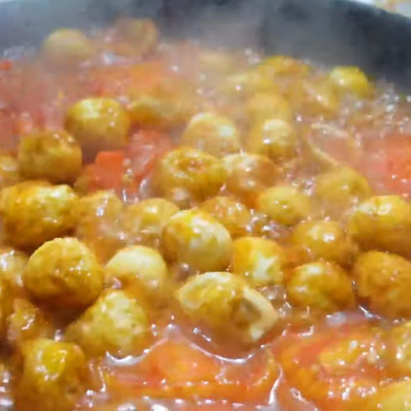 Step 3 Making quail eggs with tomato sauce Fried quail eggs with tomato sauce