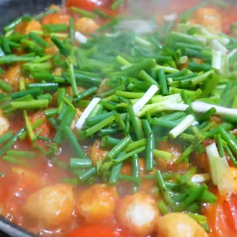 Step 3 Making quail eggs with tomato sauce Fried quail eggs with tomato sauce