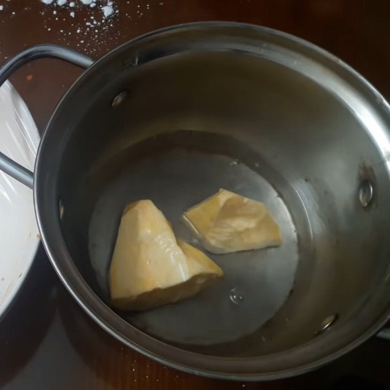 Step 1 Make cake crust Gấc rice cake