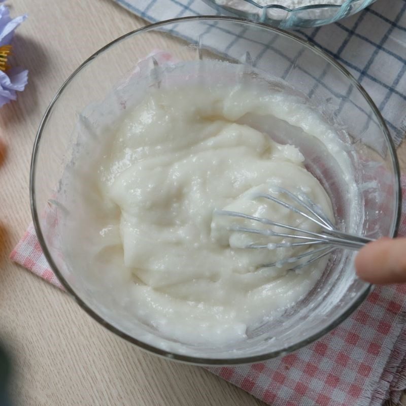 Step 5 Making the sticky cake skin for sticky mooncake with pandan leaves