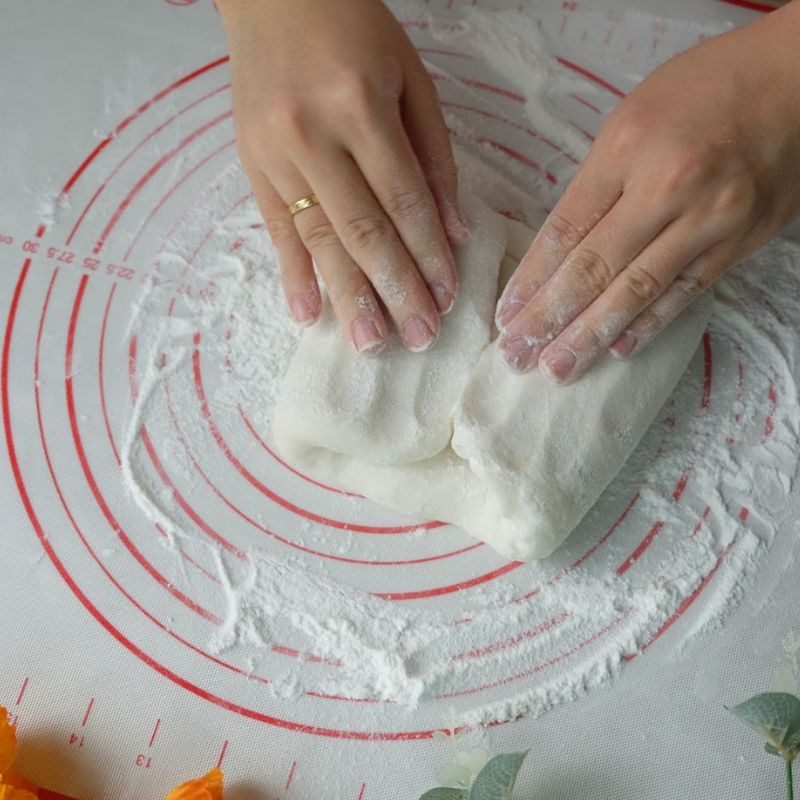 Step 5 Make the dough for the chewy mooncake with mung bean and pandan filling