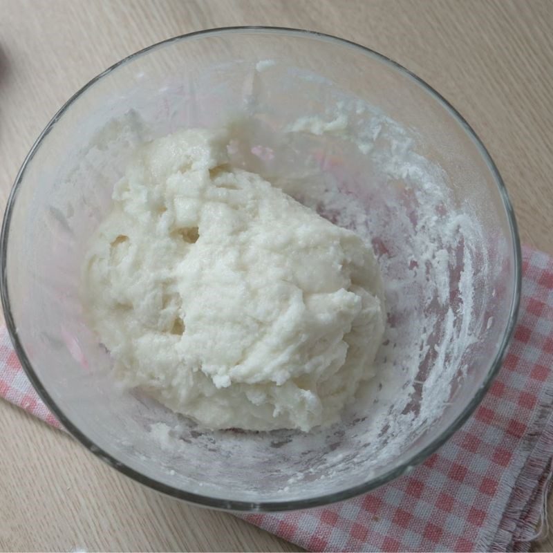 Step 5 Make the dough for the chewy mooncake with mung bean and pandan filling