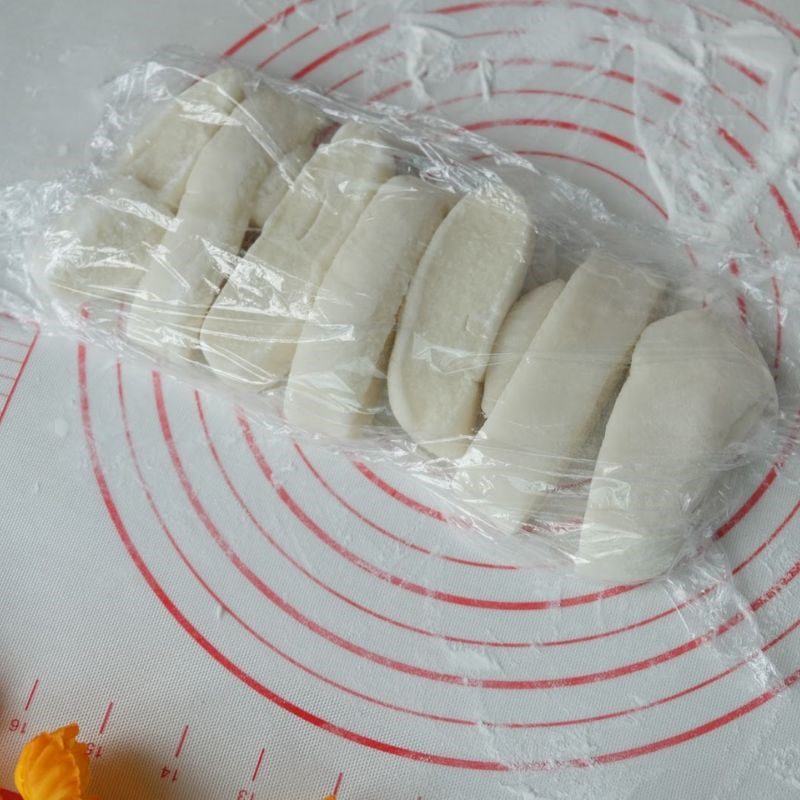 Step 5 Make the dough for the chewy mooncake with mung bean and pandan filling