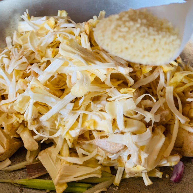 Step 2 Stir-fried jackfruit fibers with lemongrass and chili Stir-fried jackfruit fibers with lemongrass and chili