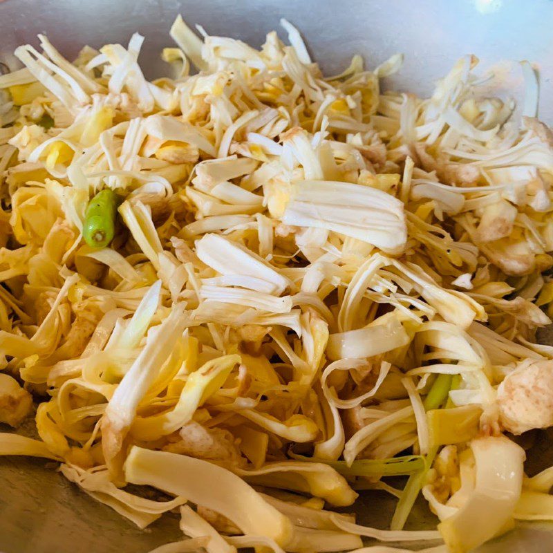 Step 2 Stir-fried jackfruit fibers with lemongrass and chili Stir-fried jackfruit fibers with lemongrass and chili