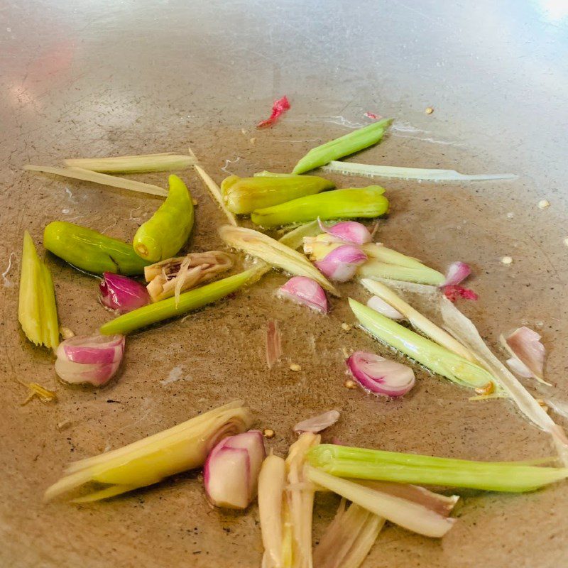 Step 2 Stir-fried jackfruit fibers with lemongrass and chili Stir-fried jackfruit fibers with lemongrass and chili