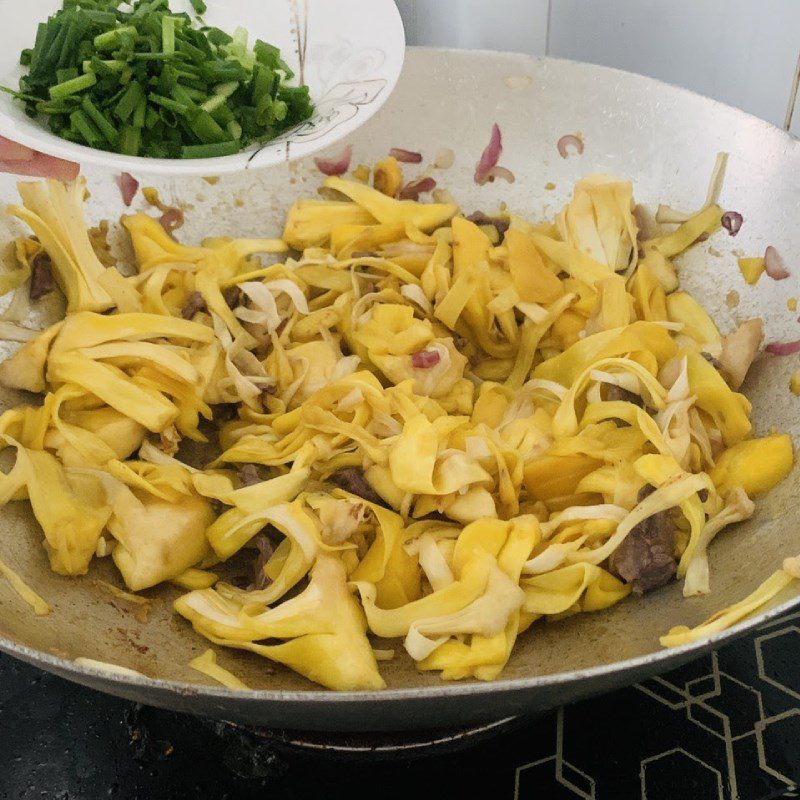 Step 2 Making jackfruit stir-fried with beef Stir-fried jackfruit with beef