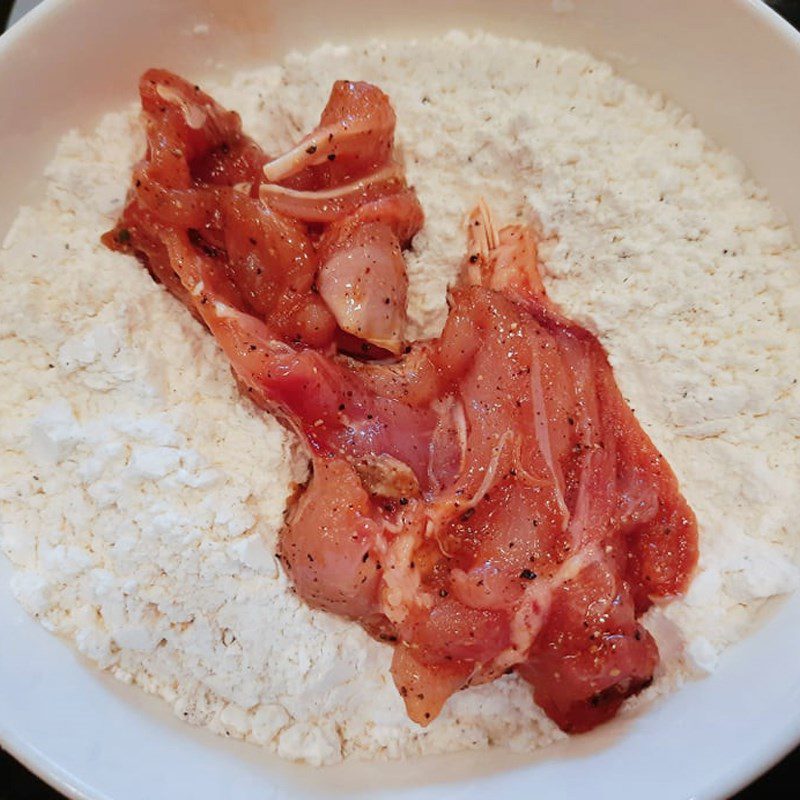 Step 3 Coat the chicken with batter Fried chicken (recipe shared by a user)