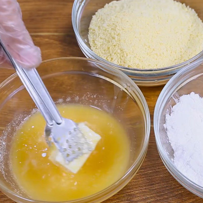 Step 5 Coating the batter and frying sweet potato cakes Fresh milk sweet potato cakes