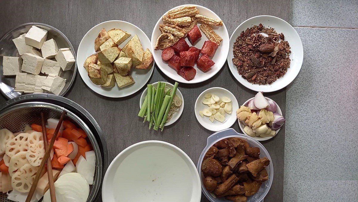 Ingredients for vegetarian goat hotpot