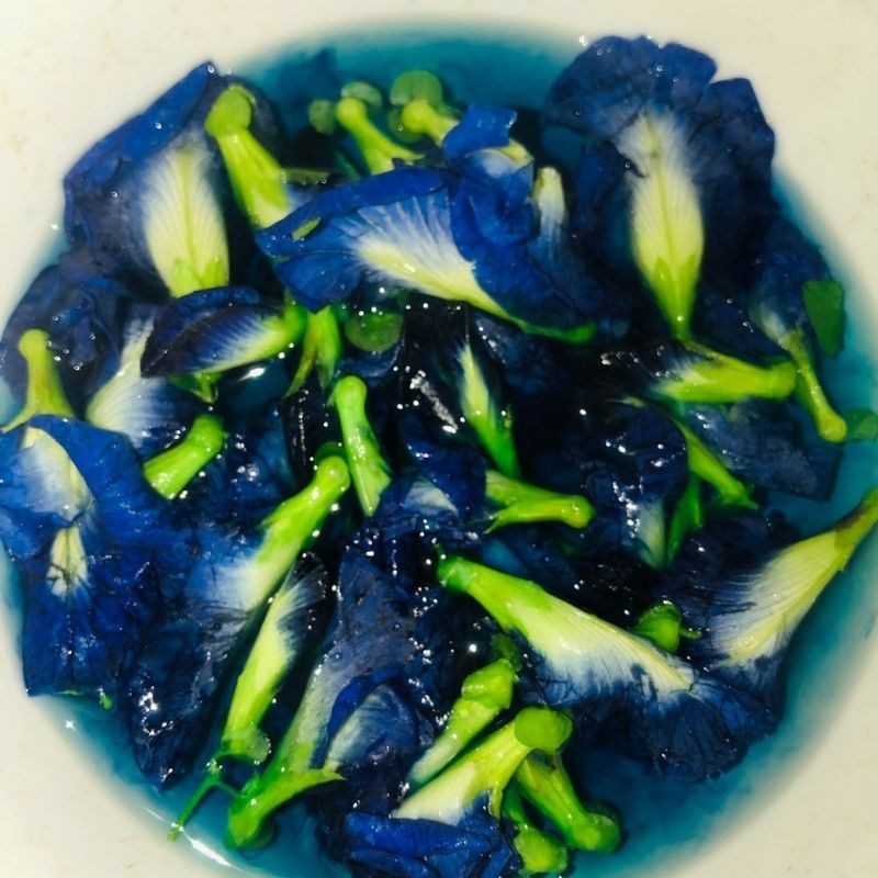 Step 2 Extracting Butterfly Pea Flower Color Yogurt with Aloe Vera and Butterfly Pea