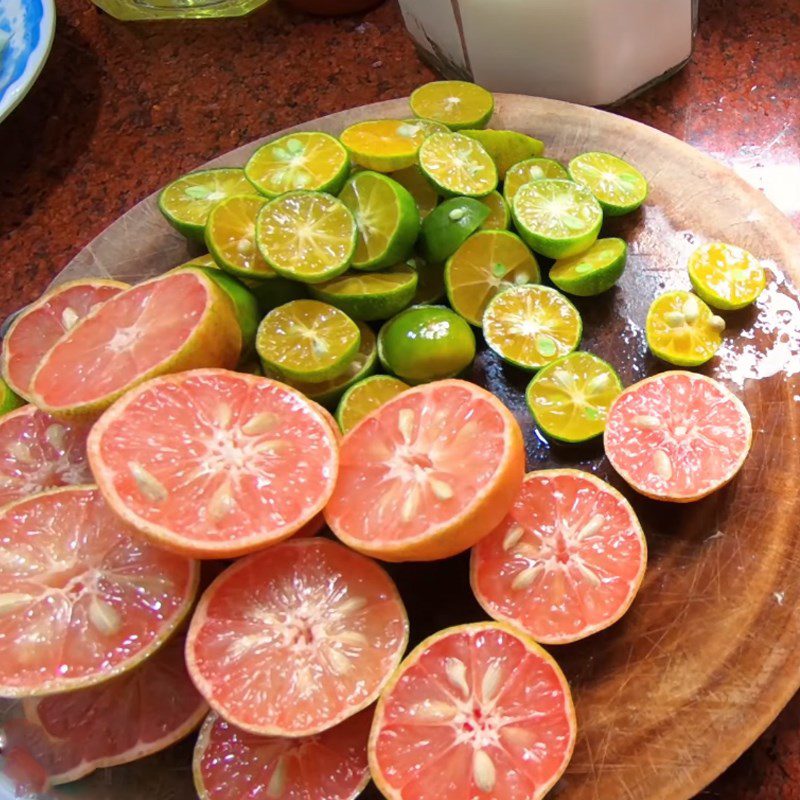 Step 1 Extract lime juice Fish sauce mixed with chili sauce