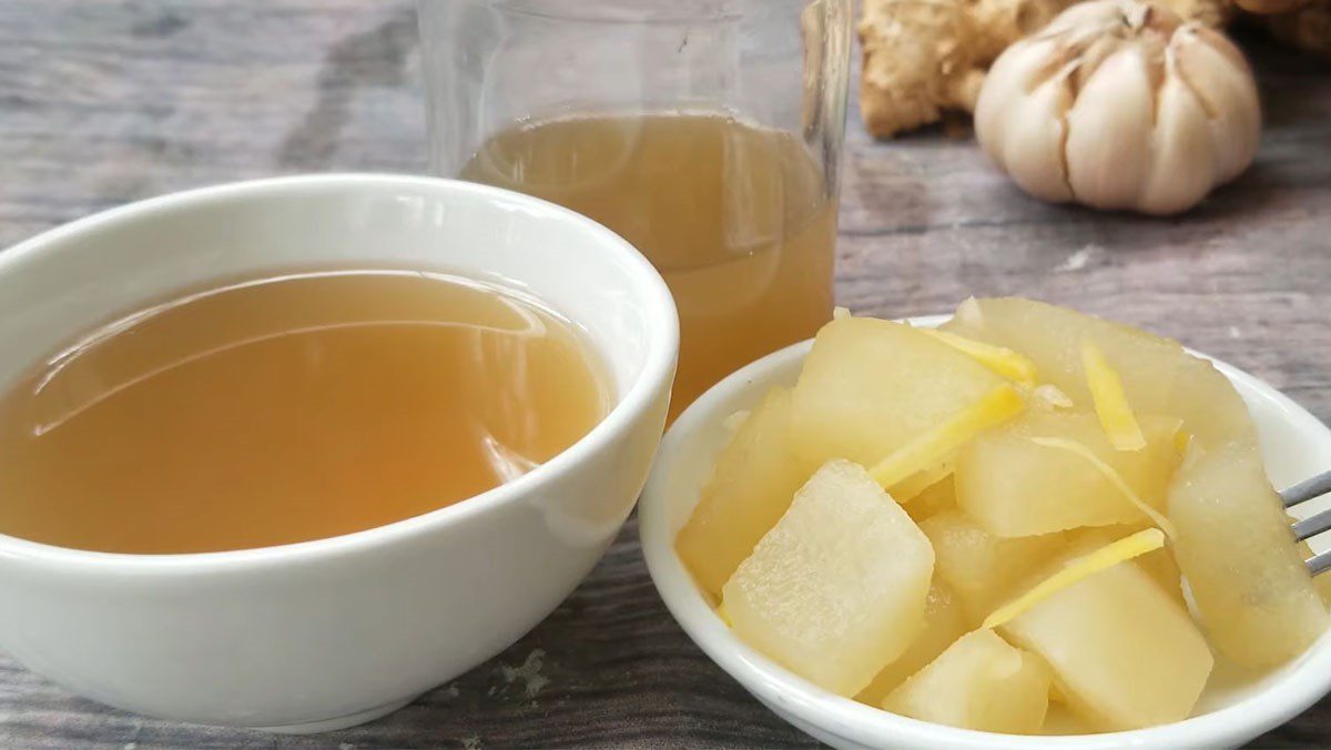 Steamed pears with ginger honey