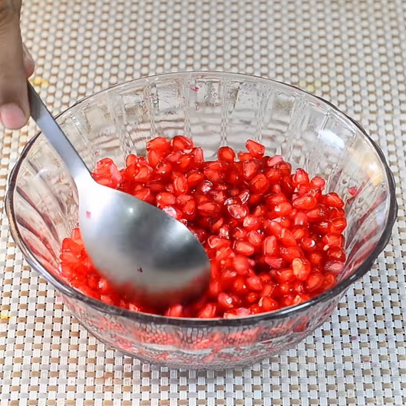 Step 1 Remove pomegranate seeds for Pomegranate Juice by crushing