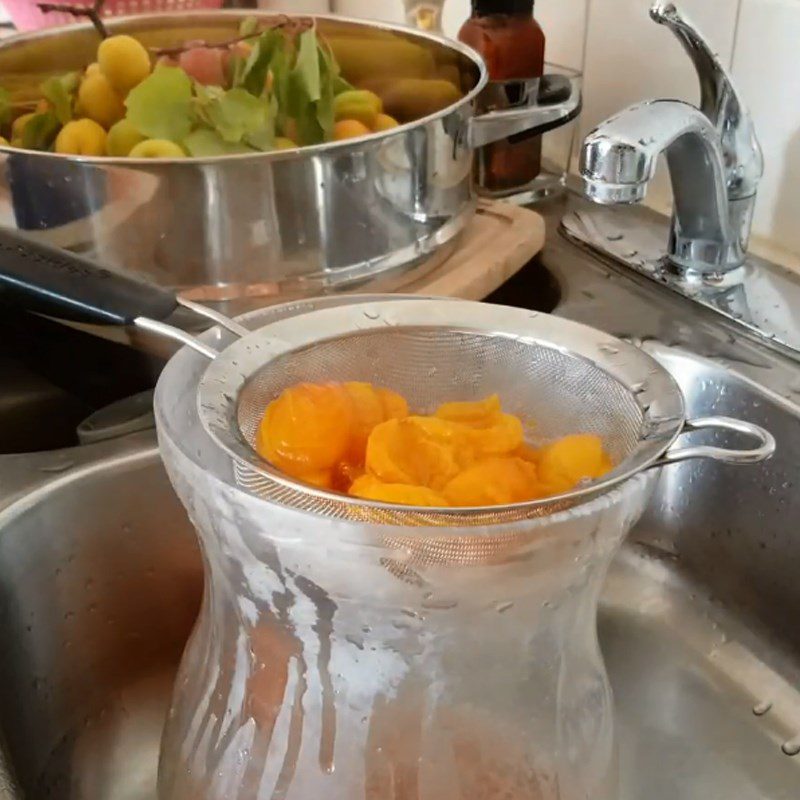 Step 3 Filtering apricot juice Cooked apricot juice