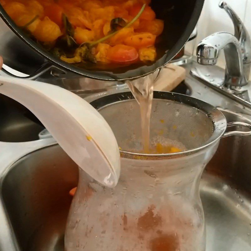 Step 3 Filtering apricot juice Cooked apricot juice