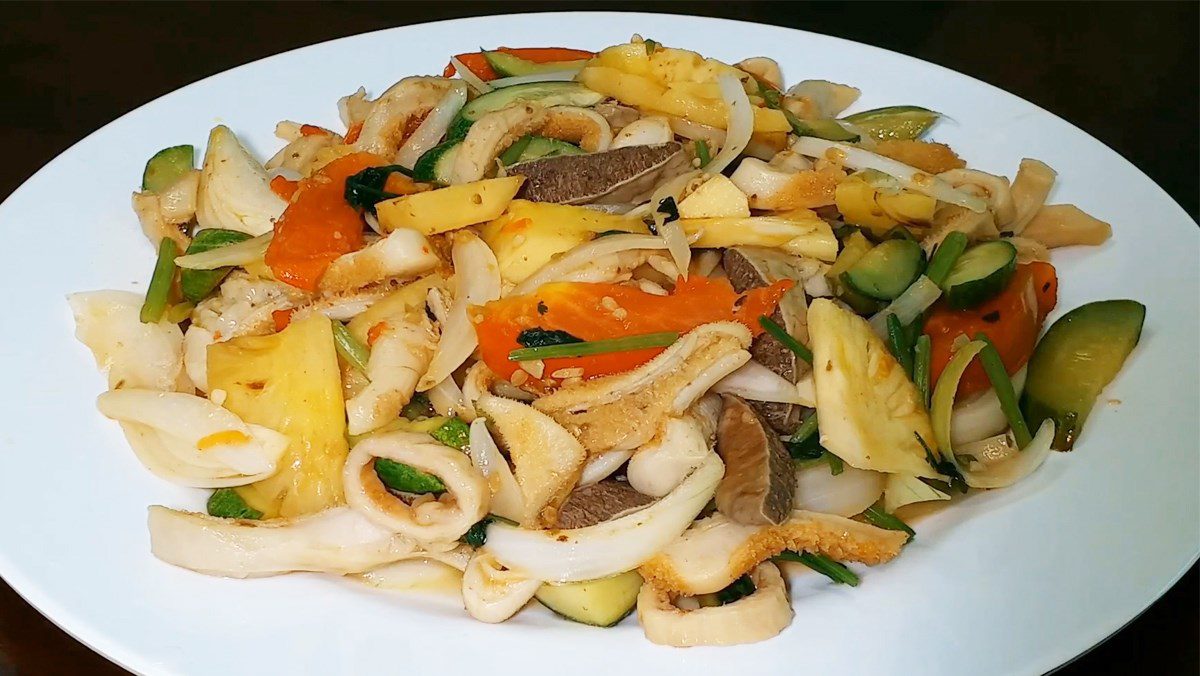 Sweet and sour stir-fried beef intestines