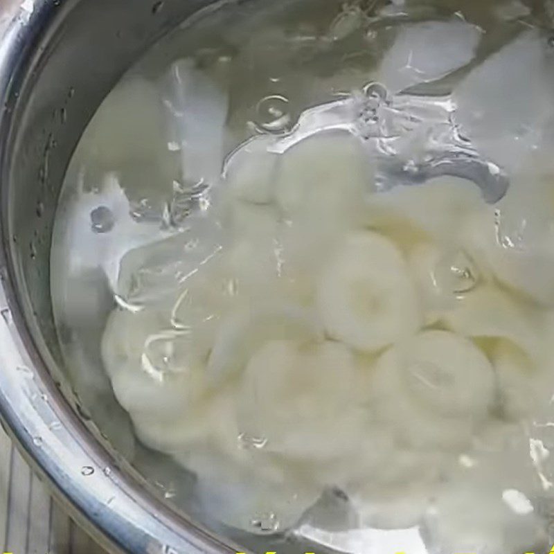 Step 2 Boiling Cassava Cassava Jam with Pandan Leaf Flavor