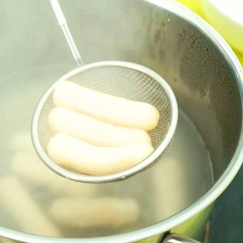 Step 4 Boiling rice cake Cheese slice stuffed rice cake