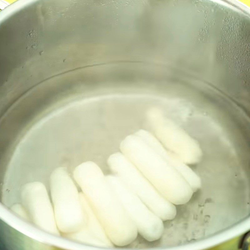 Step 4 Boiling rice cake for cheese rice cake