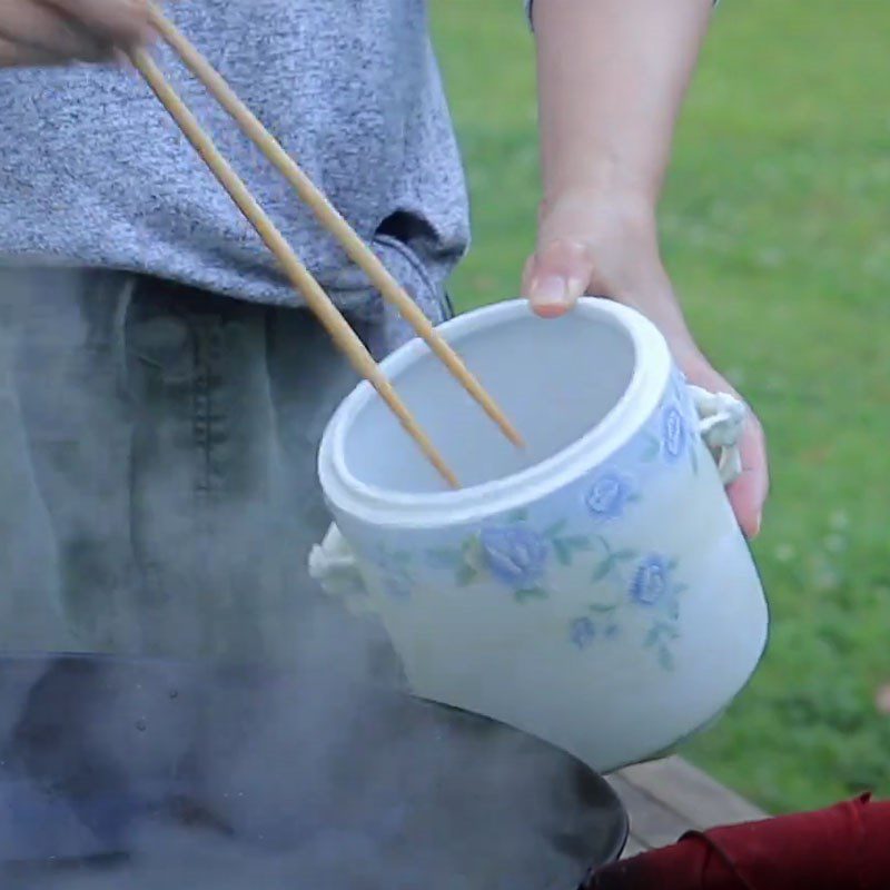 Step 2 Boil the pigeon Pigeon steamed with coconut water