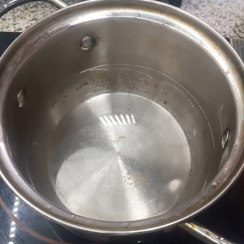 Step 4 Boil the noodles with duck noodles