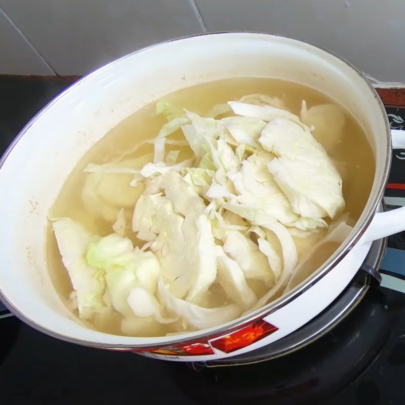 Step 3 Boil the ingredients Mixed noodles with soft-boiled egg