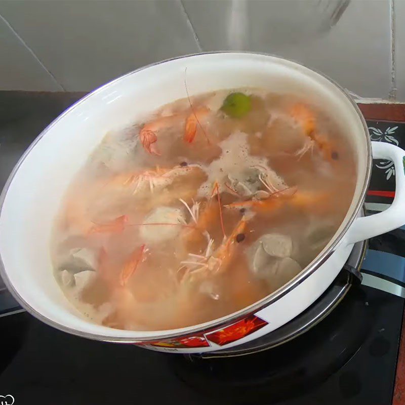 Step 3 Boil the ingredients Mixed noodles with soft-boiled egg