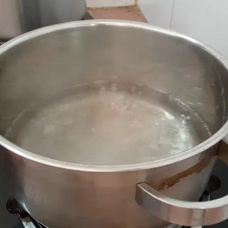 Step 5 Boiling greens with steamed red tilapia and mushrooms