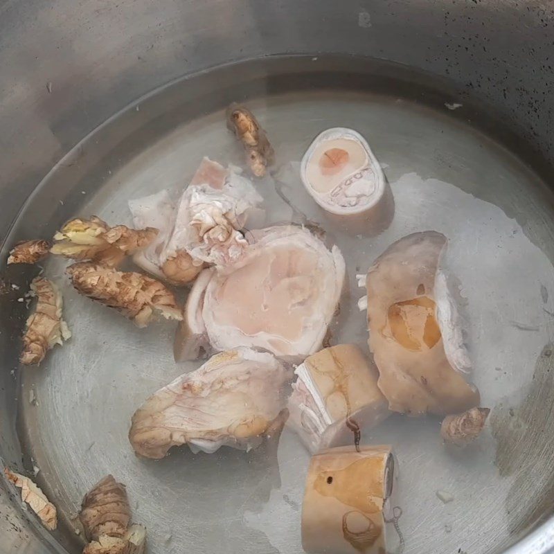 Step 3 Boil the beef shank Braised beef shank with lemongrass