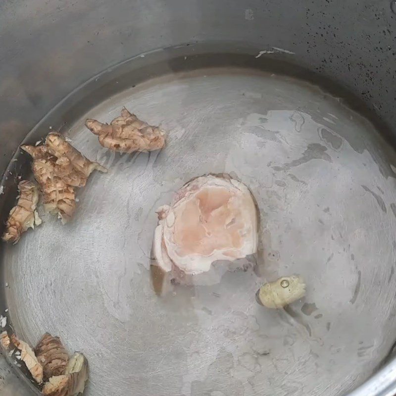 Step 3 Boil the beef shank Braised beef shank with lemongrass