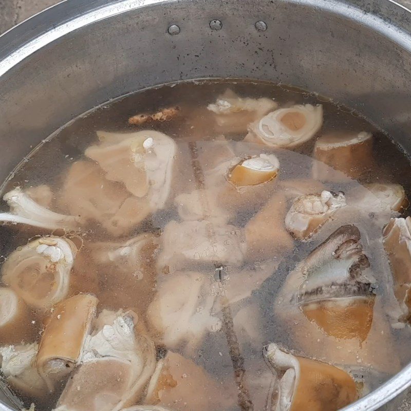 Step 3 Boil beef feet Beef feet stewed with lemongrass