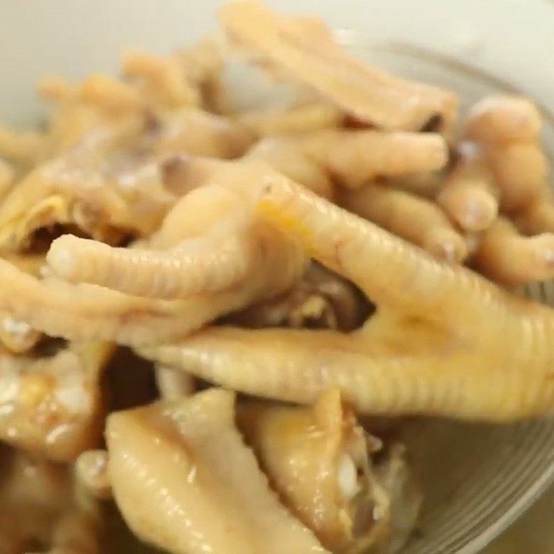 Step 1 Boil the chicken feet Chicken Feet Pickled with Lemongrass and Non-Young Calamondin