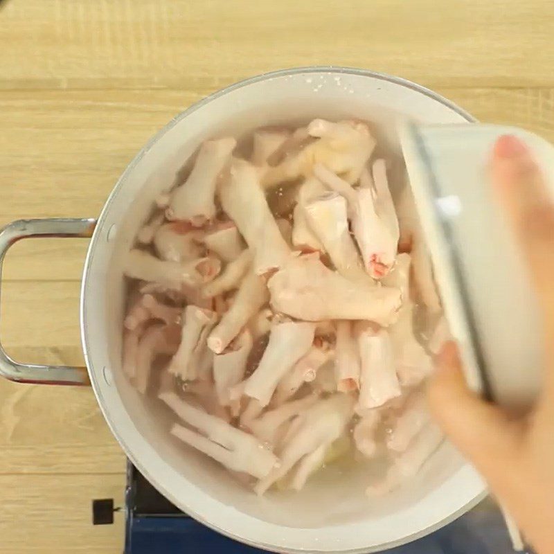 Step 1 Boil the chicken feet Chicken Feet Pickled with Lemongrass and Non-Young Calamondin