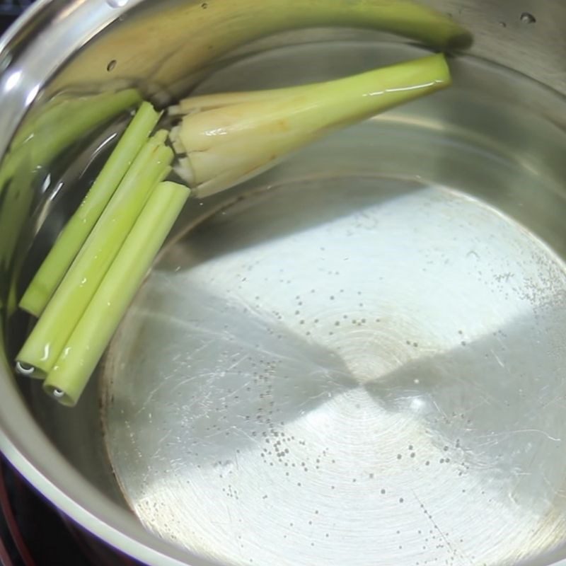 Step 2 Boil chicken feet Marinated chicken feet