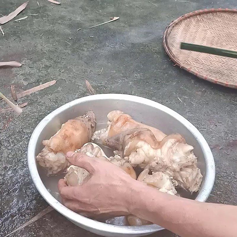 Step 2 Boiled beef shank Beef shank stewed with herbal medicine