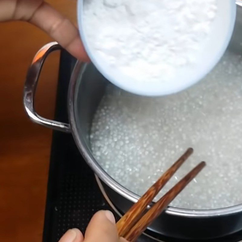 Step 3 Cooking tapioca flour for green bean paste cake