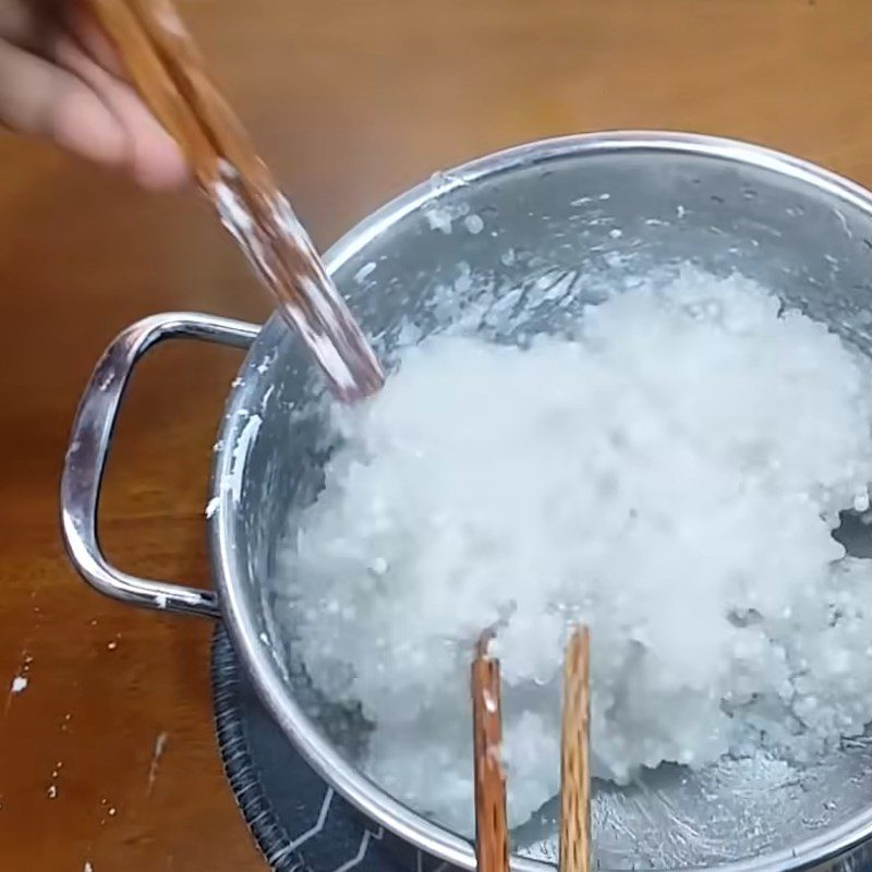 Step 3 Cooking tapioca flour for green bean paste cake